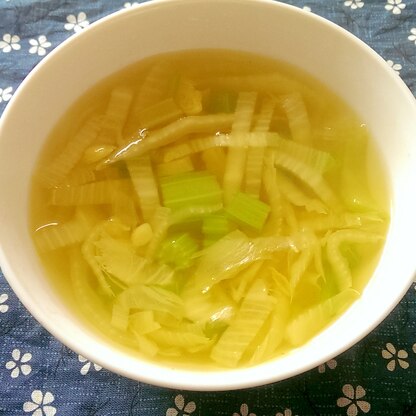 セロリと白菜のスープ　カレー風味